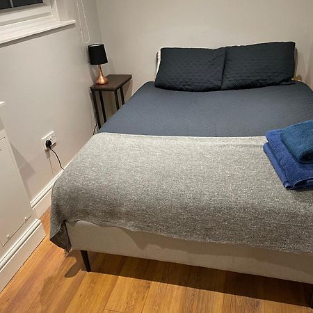 2 Bedroom Apartment Chiswick Park Tube Station Лондон Экстерьер фото