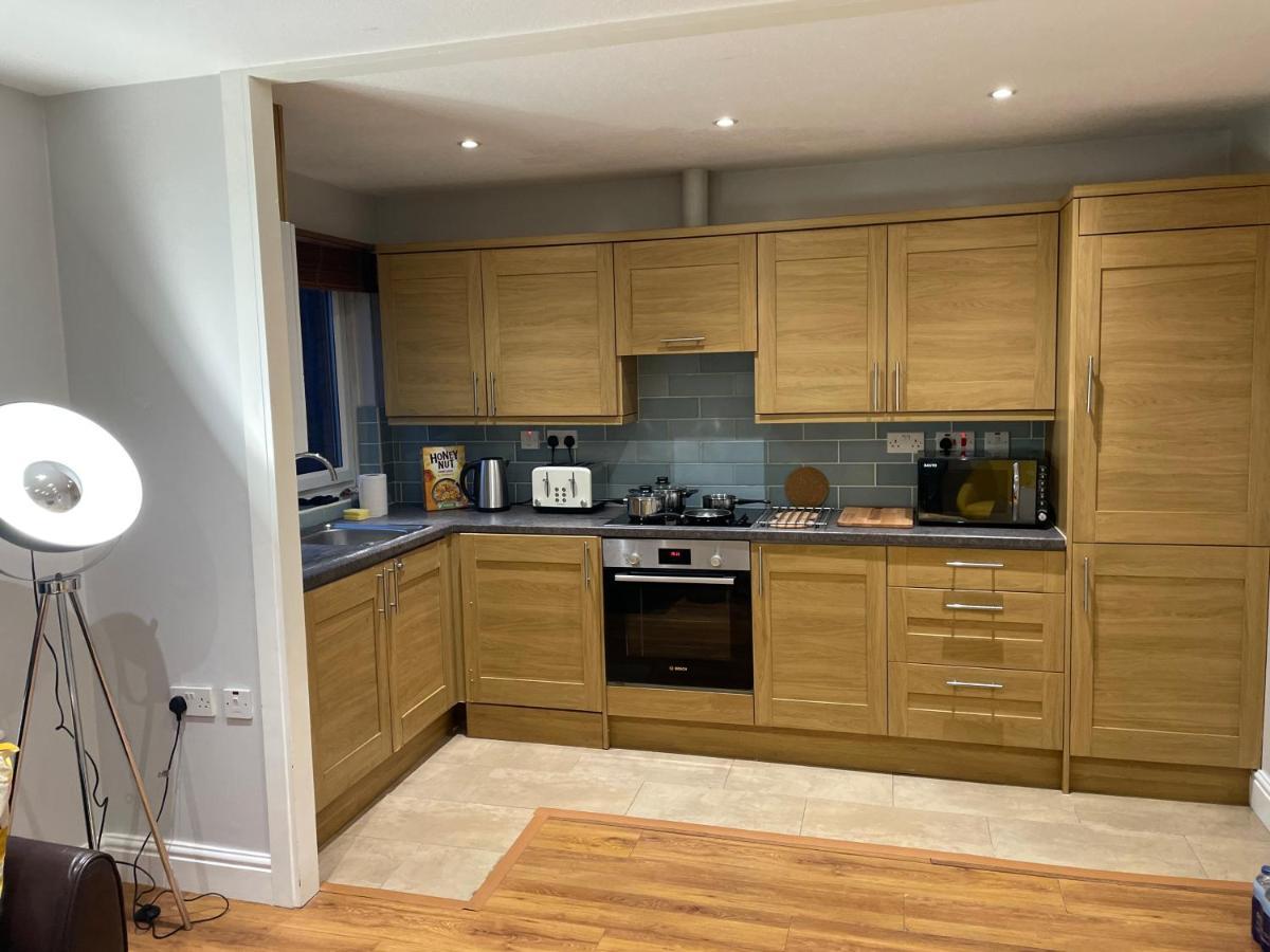 2 Bedroom Apartment Chiswick Park Tube Station Лондон Экстерьер фото