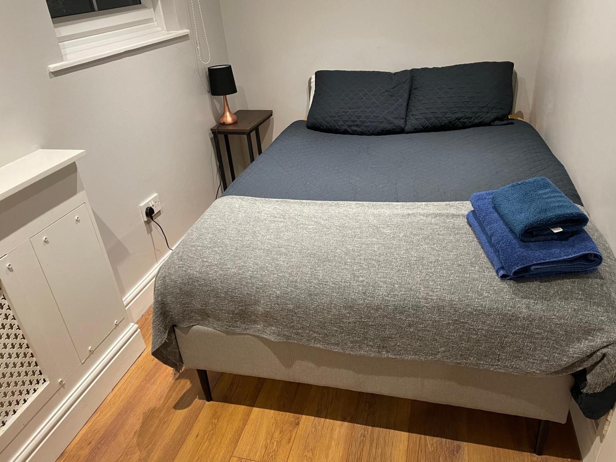 2 Bedroom Apartment Chiswick Park Tube Station Лондон Экстерьер фото